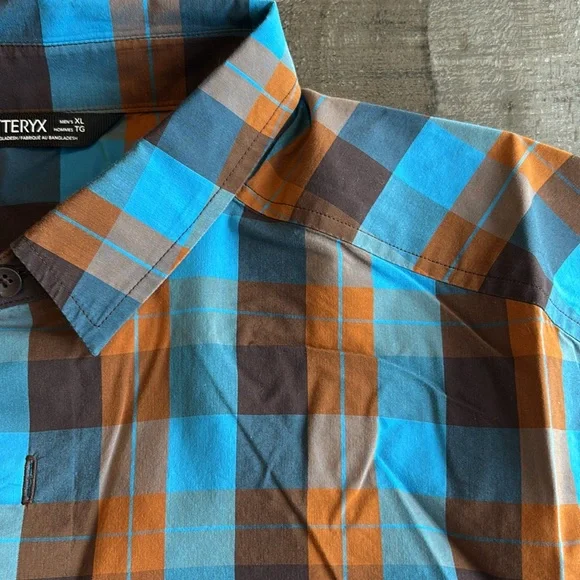 Arc'teryx Short Sleeve Casual Button Down Shirt - Picture 3 of 9